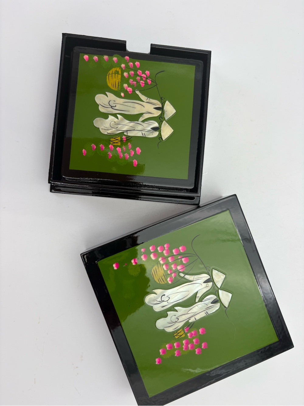 Vintage Lacquerware & Mother of Pearl Vietnamese Set of 6 Coasters in Box - Picture 4 of 11